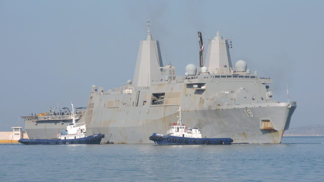 Στον Πειραιά το USS Mesa Verde (βίντεο)